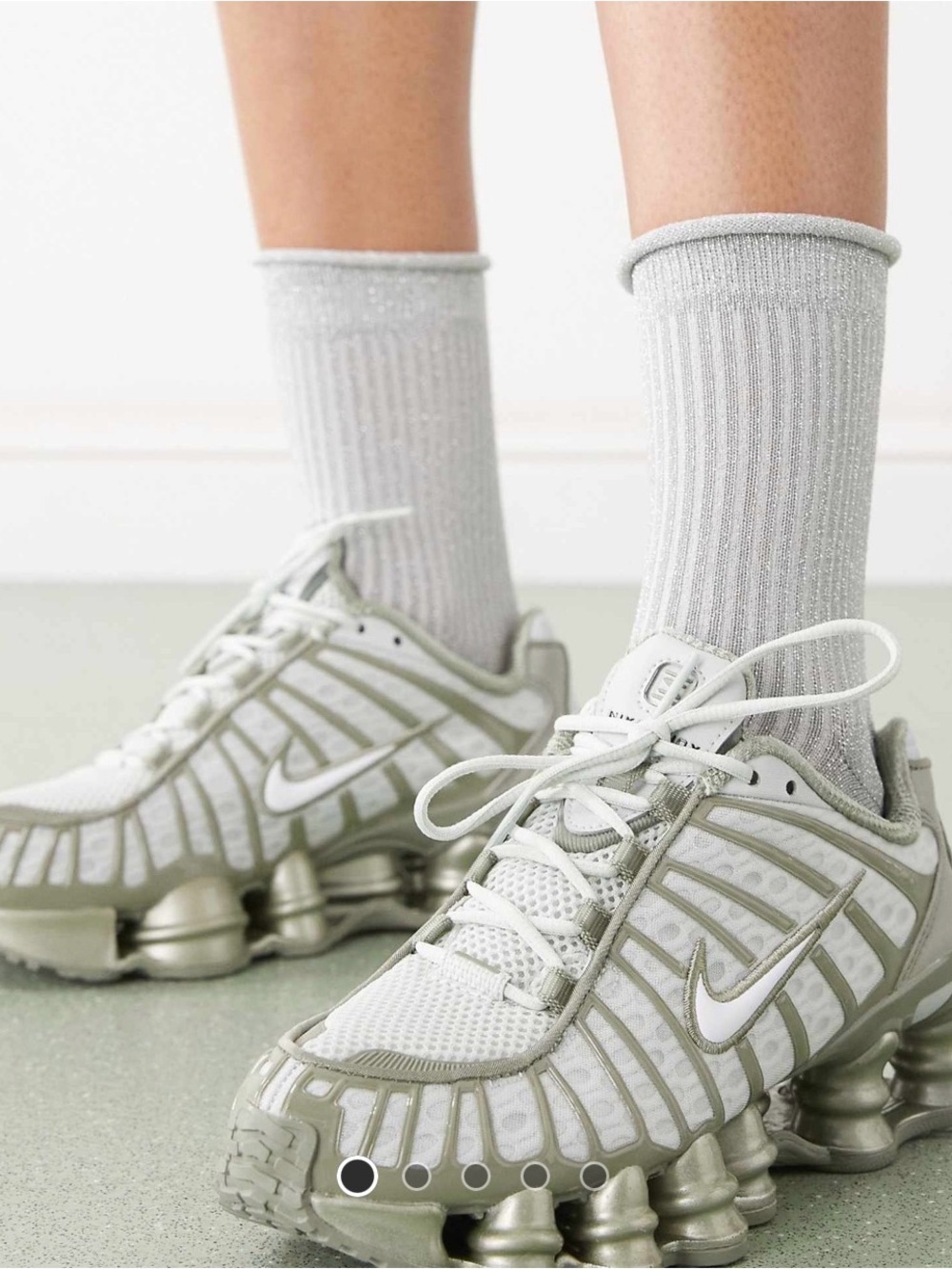 Nike Shox Men's Athletic Shoes - Gray and White